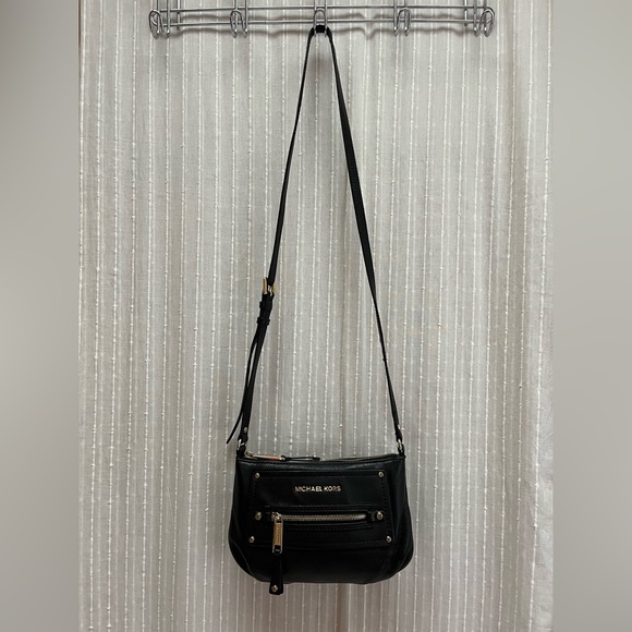 Michael Kors Gilmore Leather Crossbody Bag - Picture 3 of 11